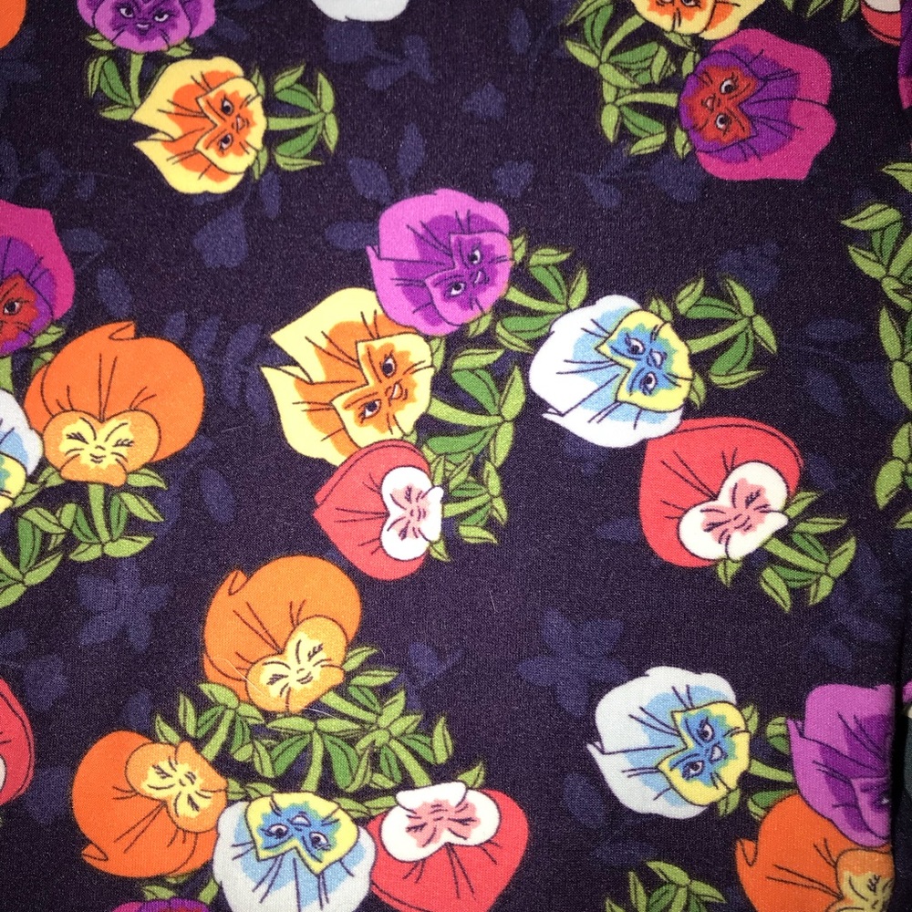 LuLaRoe Alice in Wonderland flowers 🌺